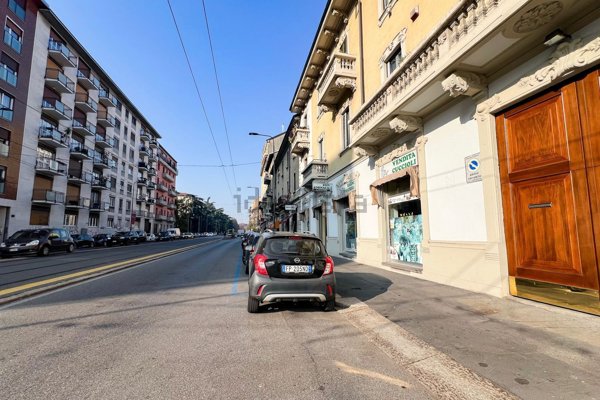 ufficio in vendita a Milano in zona Rembrandt