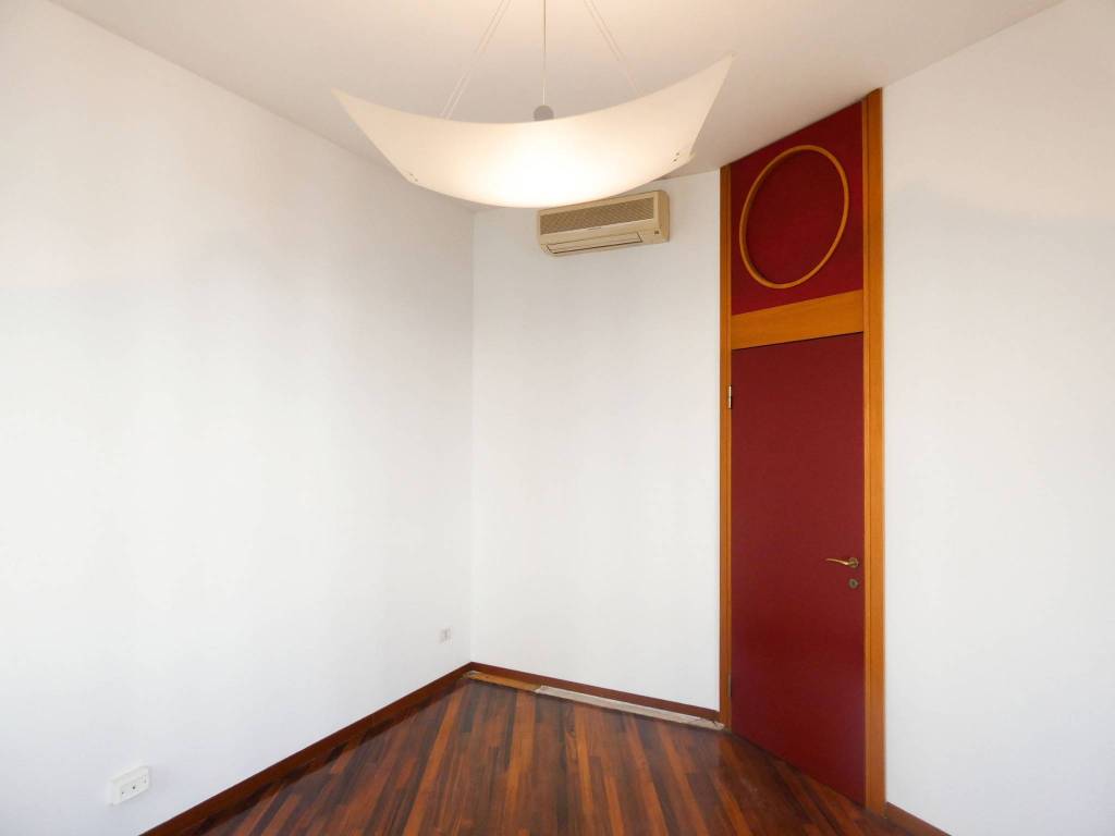 appartamento in vendita a Milano in zona Guastalla