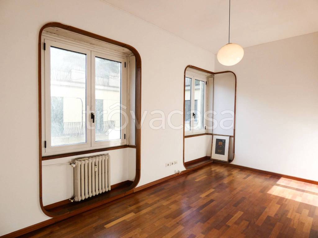 appartamento in vendita a Milano in zona Guastalla