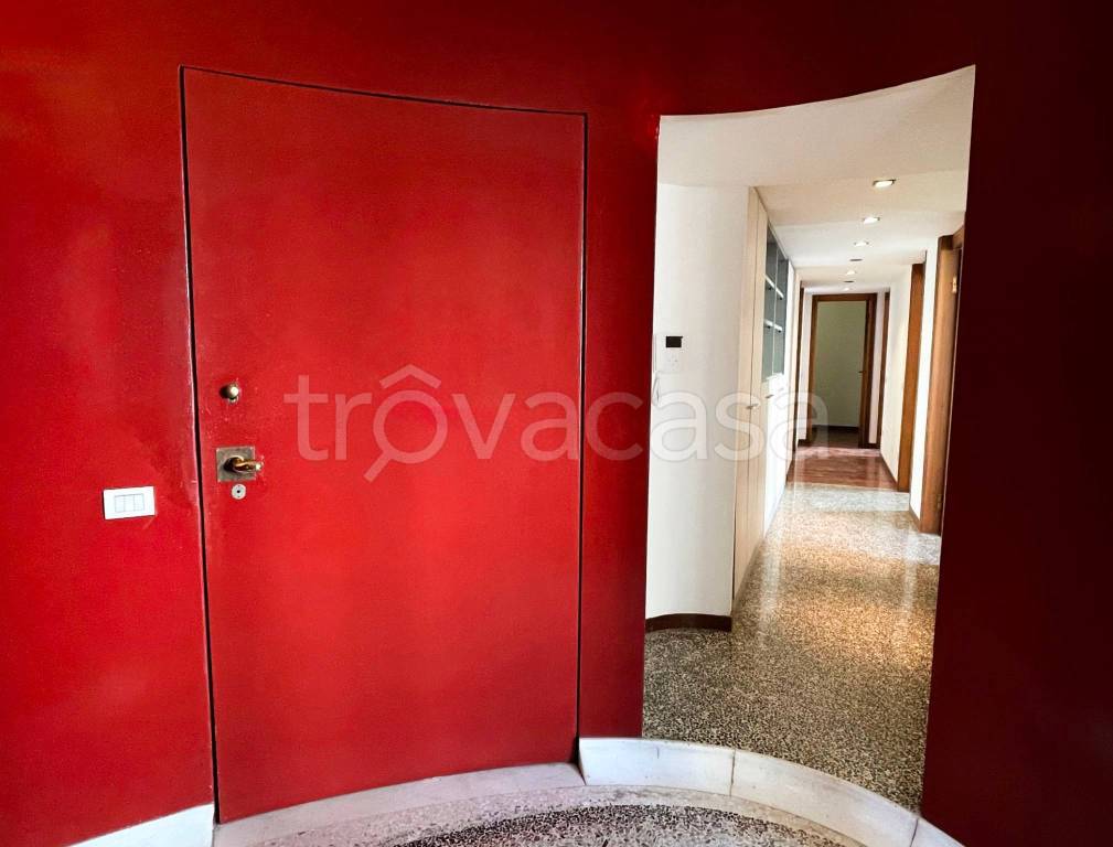 appartamento in vendita a Milano in zona Guastalla