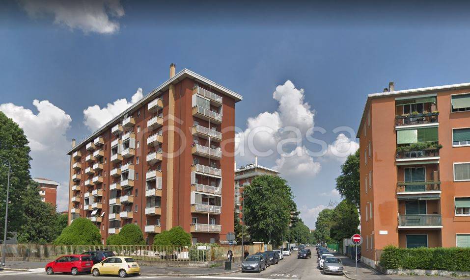 appartamento in vendita a Milano in zona Lorenteggio