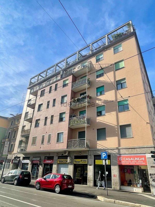 locale commerciale in vendita a Milano in zona Stadera