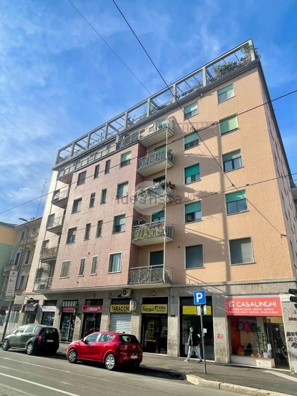 locale commerciale in vendita a Milano in zona Stadera