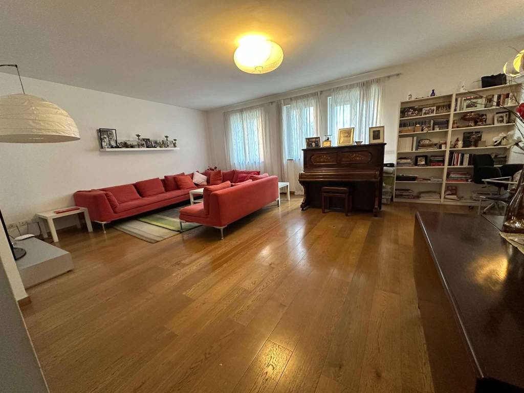 intera palazzina in vendita a Milano in zona Lambrate