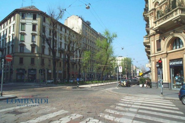 negozio in vendita a Milano in zona Porta Romana