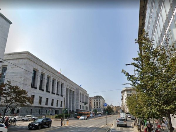ufficio in vendita a Milano in zona Guastalla