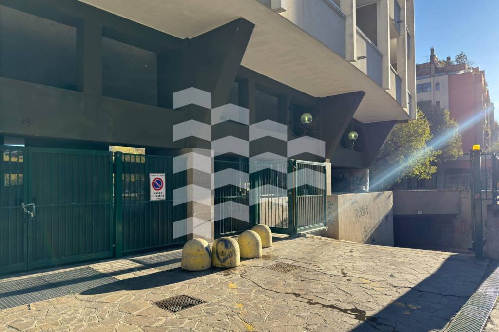 ufficio in vendita a Milano in zona Gratosoglio