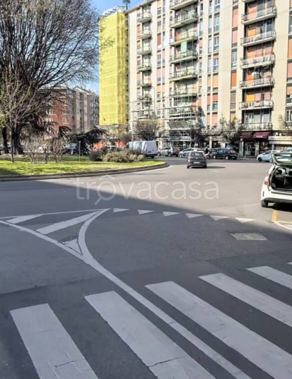 ufficio in vendita a Milano in zona Piazzale Lodi