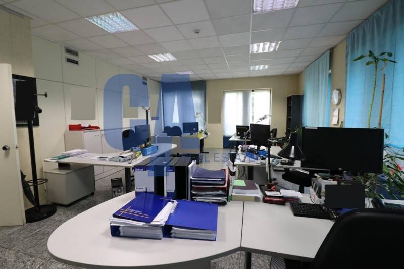 ufficio in vendita a Milano in zona Gallaratese