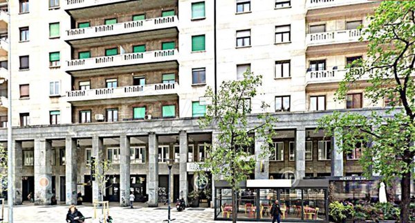 negozio in vendita a Milano in zona Centro Direzionale