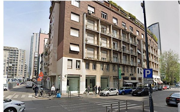 ufficio in vendita a Milano in zona Porta Nuova