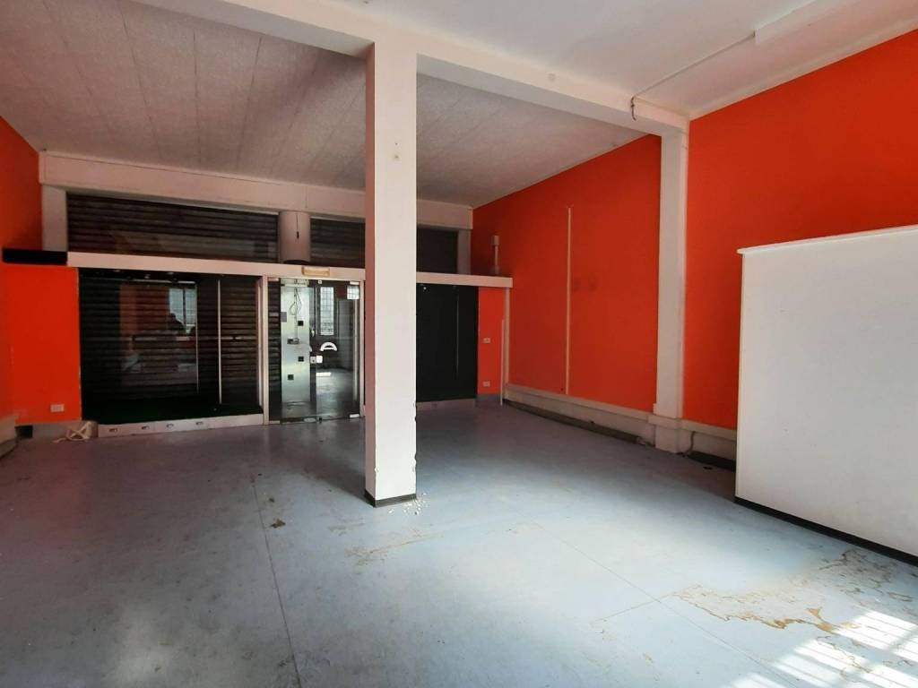 negozio in vendita a Milano in zona Affori