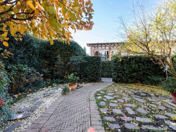 casa indipendente in vendita a Milano in zona Lambrate