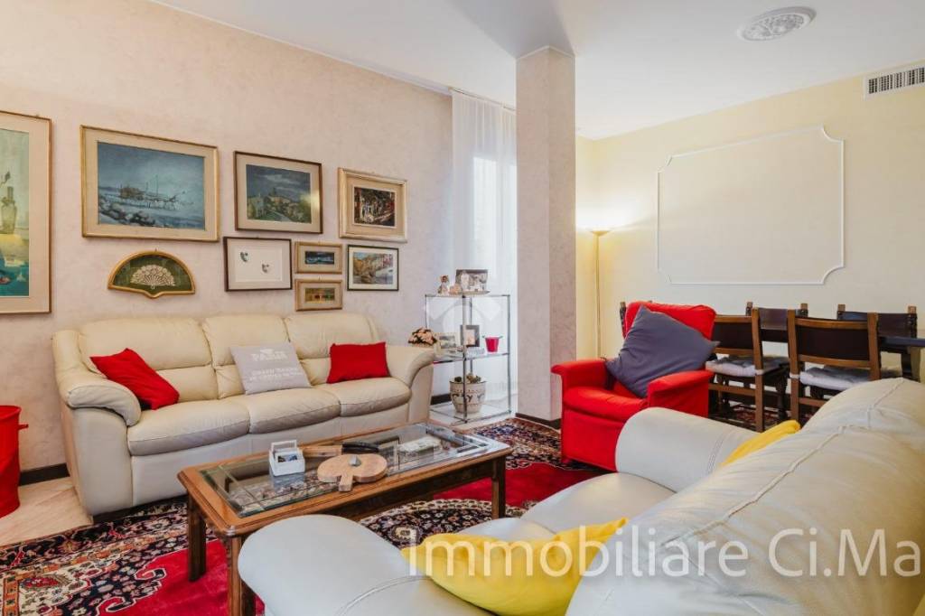 appartamento in vendita a Milano in zona Feltre
