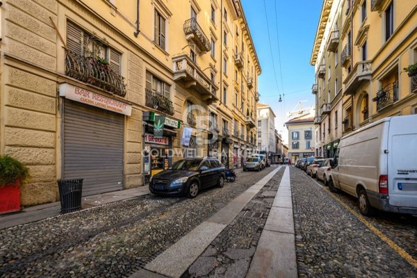 negozio in vendita a Milano in zona Porta Ticinese