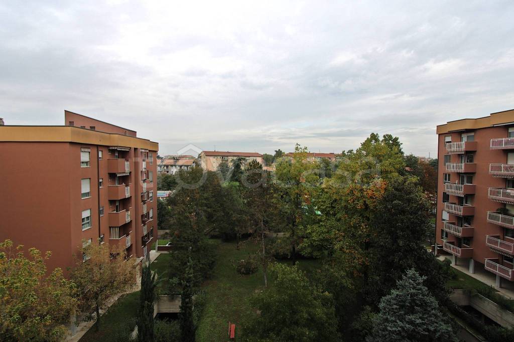 appartamento in vendita a Milano in zona Baggio