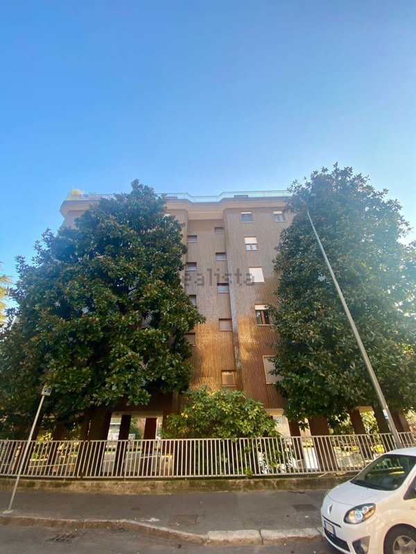 appartamento in vendita a Milano in zona Barona