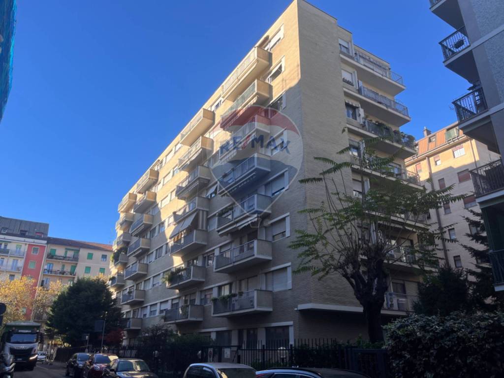 appartamento in vendita a Milano in zona Rembrandt