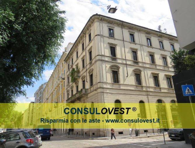appartamento in vendita a Milano in zona Sant'Ambrogio