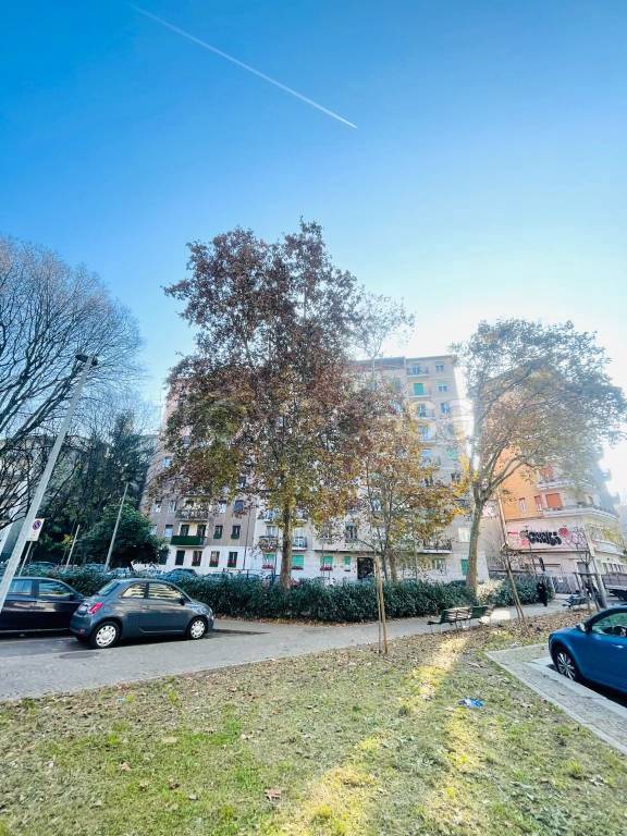 negozio in vendita a Milano in zona Bocconi