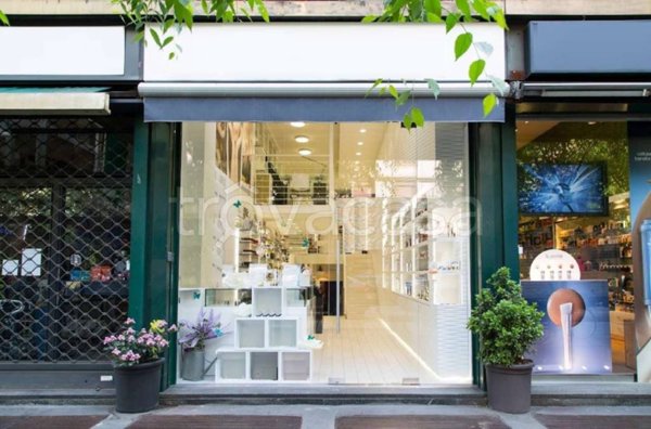 negozio in vendita a Milano in zona Cadorna