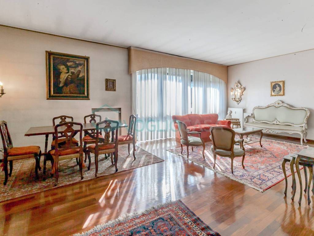 appartamento in vendita a Milano in zona Guastalla