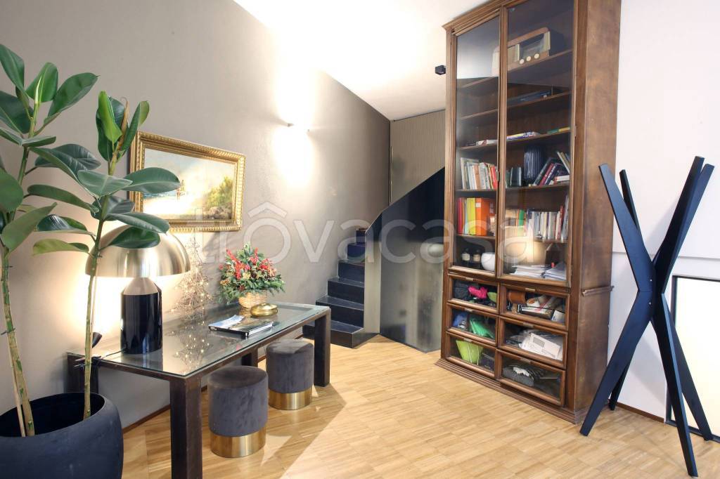 appartamento in vendita a Milano in zona Sant'Ambrogio
