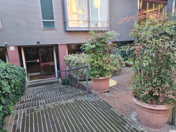 locale commerciale in vendita a Milano in zona Città Studi