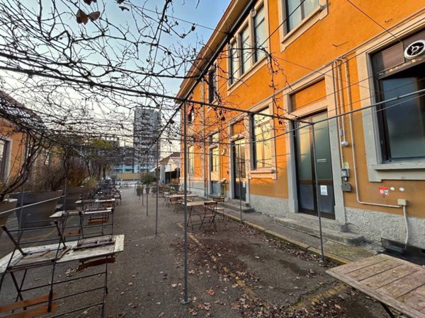 negozio in vendita a Milano in zona Adriano