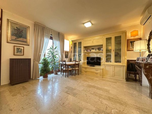 appartamento in vendita a Milano in zona Famagosta