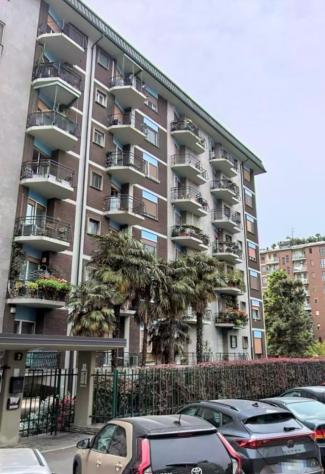 appartamento in vendita a Milano in zona Lorenteggio