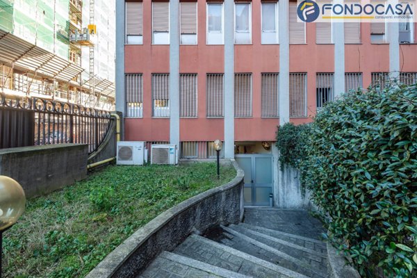 ufficio in vendita a Milano in zona Bocconi