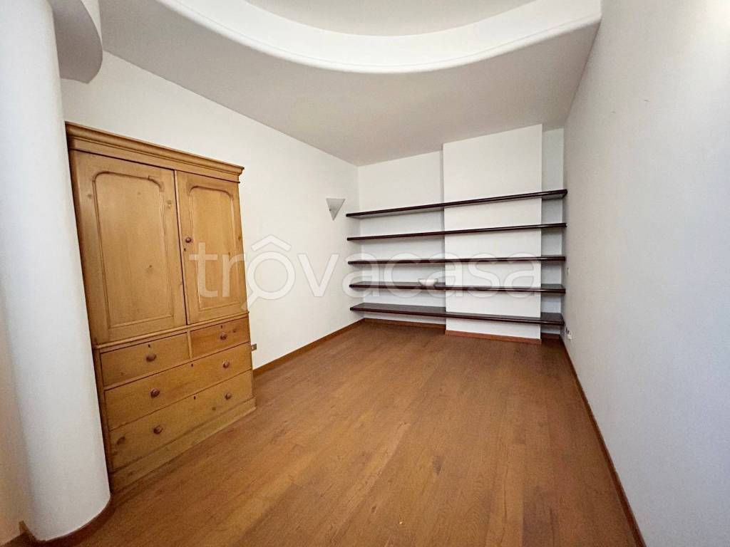 appartamento in vendita a Milano in zona Guastalla