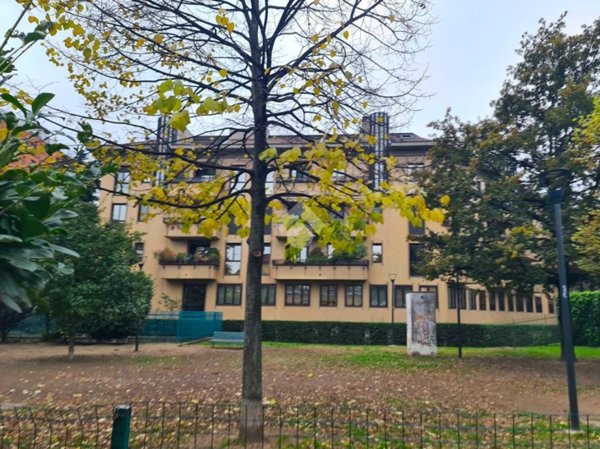 ufficio in vendita a Milano in zona Isola