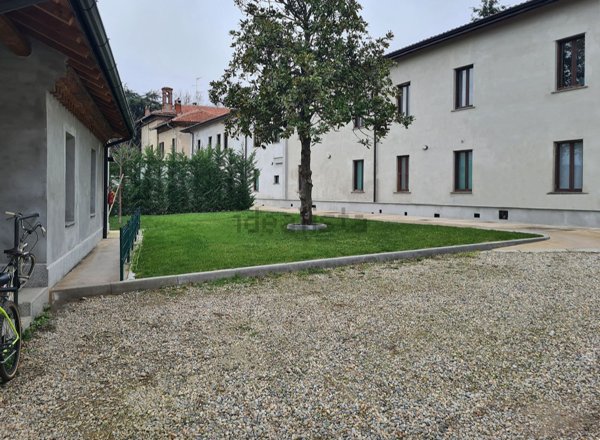 casa indipendente in vendita a Milano in zona Gratosoglio