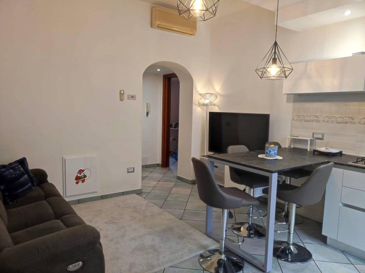 appartamento in vendita a Milano in zona Baggio