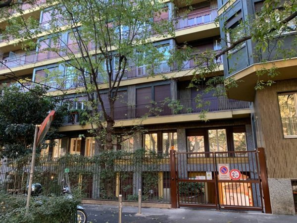 ufficio in vendita a Milano in zona Porta Venezia