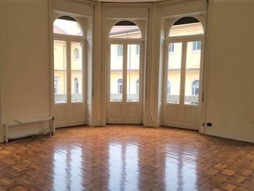 appartamento in vendita a Milano in zona Sant'Ambrogio