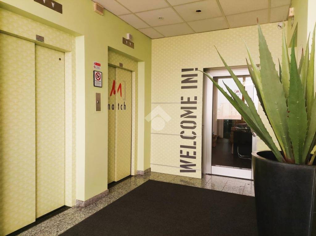 ufficio in vendita a Milano in zona Gallaratese