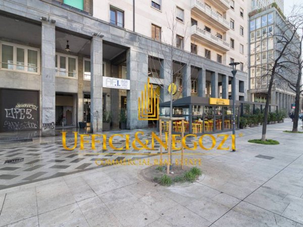 negozio in vendita a Milano in zona Centro Direzionale