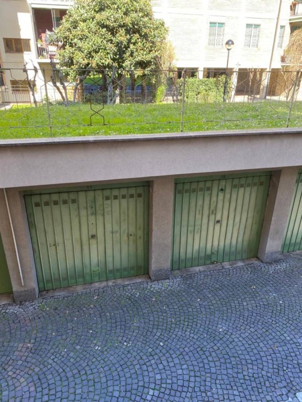 negozio in vendita a Milano in zona Forlanini