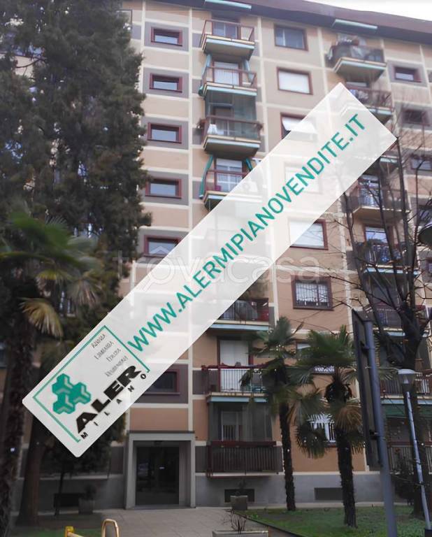 appartamento in vendita a Milano in zona Gallaratese