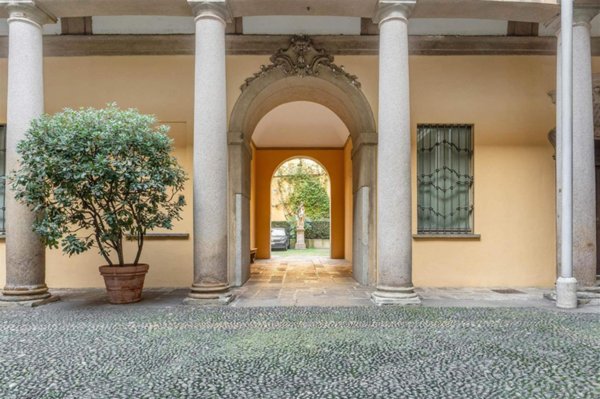 appartamento in vendita a Milano in zona Guastalla