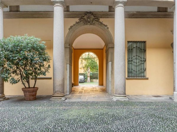 appartamento in vendita a Milano in zona Guastalla