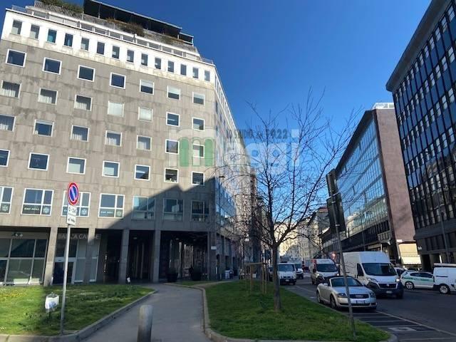 appartamento in vendita a Milano in zona Cadorna