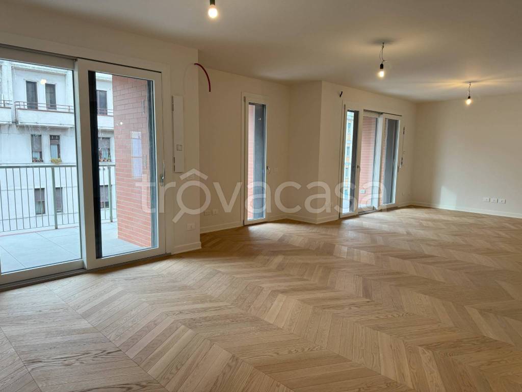 appartamento in vendita a Milano in zona Sempione