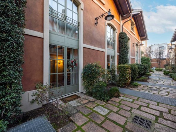 appartamento in vendita a Milano in zona Porta Genova