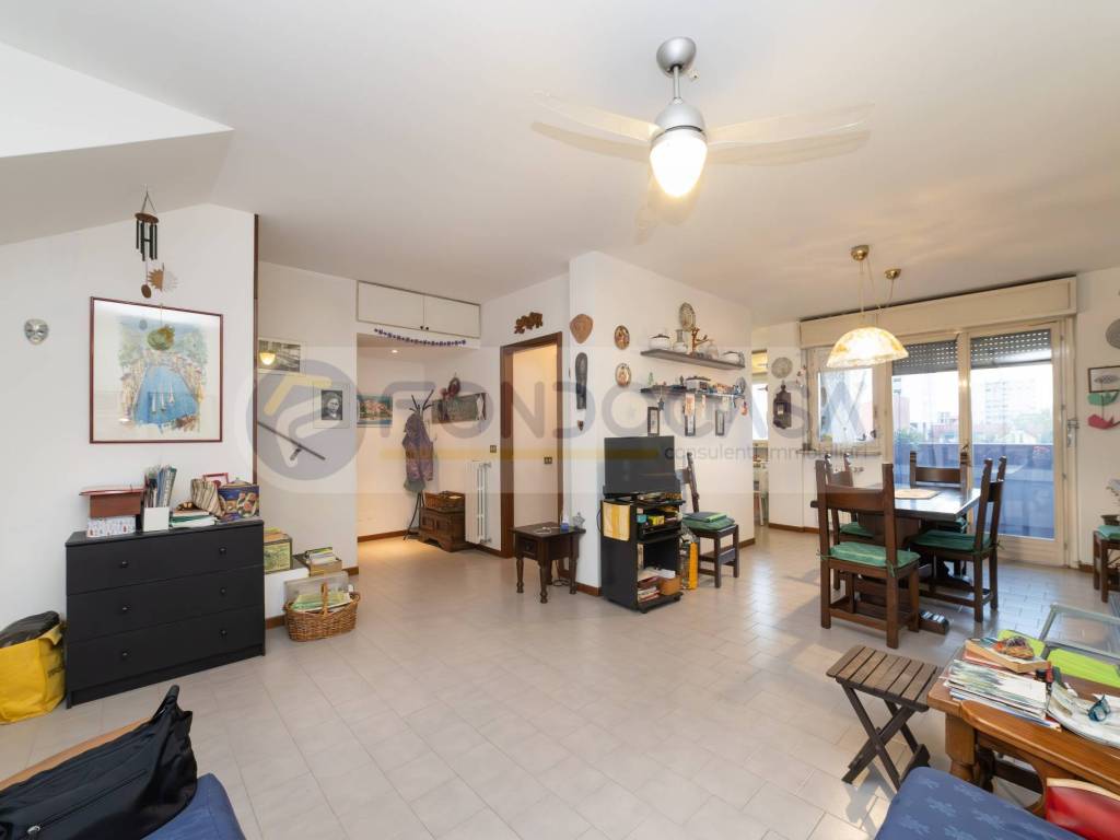appartamento in vendita a Milano in zona Adriano