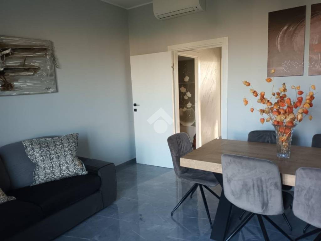 appartamento in vendita a Milano in zona Famagosta