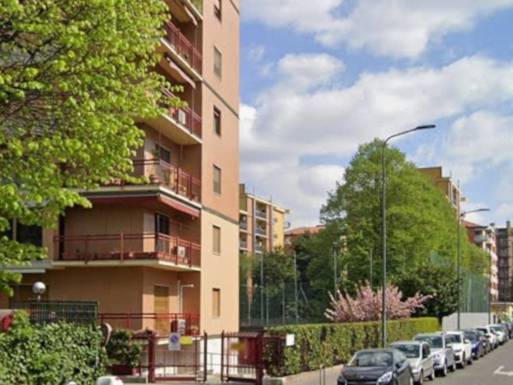 appartamento in vendita a Milano in zona Barona